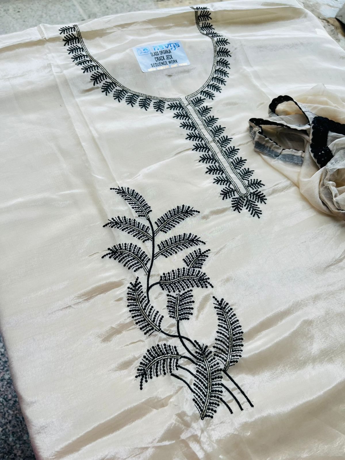 Pari Suit